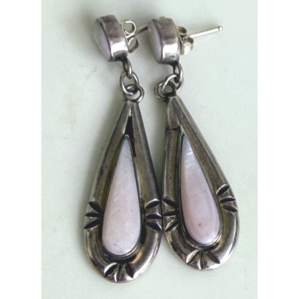 Vintage 80s Native American Pink Pearl Shell Dangle Earrings Sterling Signed Tem - Picture 5 of 10